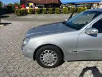Usado Mercedes E240 Avantgarde 177 CV (130 kW) 2002 Plateado Berlina