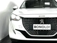 Usata Peugeot e-208 Allure 100 kW (136 CV) 2022 Bianco Utilitaria