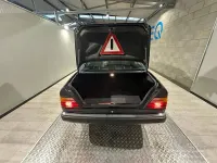 Usata Mercedes 200 122 CV (89 kW) 1991 Grigio Berlina