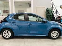 Usata Toyota Yaris Hybrid 92 CV (67 kW) 2021 Blu/azzurro Berlina