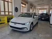 Usata VW Golf VIII Life 131 CV (96 kW) 2023 Bianco Berlina