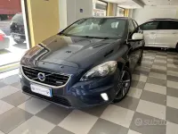 Usata Volvo V40 R-Design Momentum 115 CV (84 kW) 2014 Bluazzurro Berlina