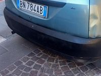 Usata Ford Focus 100 CV (73 kW) 2000 Verde Berlina