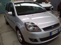 Usata Ford Fiesta Titanium 68 CV (50 kW) 2007 Argento Utilitaria