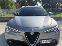 Usata Alfa Romeo Stelvio Executive 209 CV (153 kW) 2017 Grigio SUV