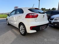 Usata Kia Rio Active 75 CV (55 kW) 2017 Bianco Berlina