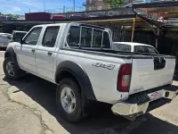 Usata Nissan Navara XE 174 CV (127 kW) 2006 Bianco Pick-up