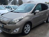 Usata Renault Grand Scénic III 106 CV (77 kW) 2009 Oro Monovolume