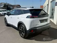Usata Peugeot 2008 Allure 101 CV (74 kW) 2024 Bianco SUV