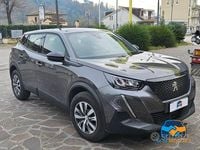 Usata Peugeot 2008 Allure 101 CV (74 kW) 2023 Grigio scuro metallizzato SUV