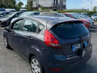 Usata Ford Fiesta 60 CV (44 kW) 2012 Grigio Berlina
