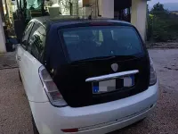 Usata Lancia Ypsilon 70 CV (51 kW) 2004 Bianco Utilitaria