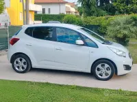 Usata Kia Venga 90 CV (66 kW) 2010 Bianco Utilitaria