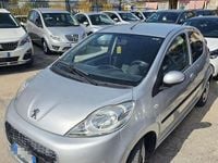 Usata Peugeot 107 Urban Move 68 CV (50 kW) 2012 Argento Utilitaria