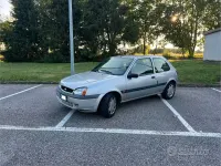 Usata Ford Fiesta Zetec 75 CV (55 kW) 2002 Grigio Utilitaria