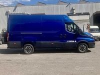 Usata Iveco Daily 136 CV (100 kW) 2020 Blu Berlina