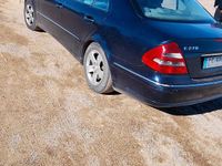 Usata Mercedes E270 177 CV (130 kW) 2002 Blu Berlina