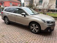 Usata Subaru Outback Premium 175 CV (128 kW) 2018 Grigio Station wagon
