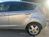 Usata Ford Fiesta 95 CV (69 kW) 2015 Grigio Utilitaria