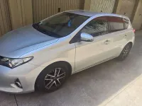Usata Toyota Auris 90 CV (66 kW) 2015 Argento Berlina