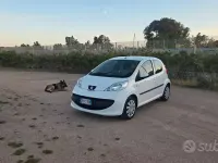 Usata Peugeot 107 68 CV (50 kW) 2010 Bianco Utilitaria