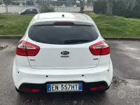 Usata Kia Rio 90 CV (66 kW) 2012 Bianco Berlina