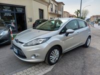 Usata Ford Fiesta 74 CV (54 kW) 2013 Argento Utilitaria