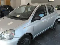 Usata Toyota Yaris 68 CV (50 kW) 2001 Grigio Berlina