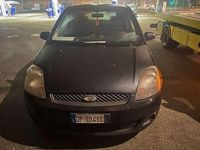 Usata Ford Fiesta Ghia 75 CV (55 kW) 2008 Grigio Utilitaria