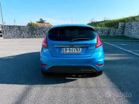 Usata Ford Fiesta Titanium 97 CV (71 kW) 2011 Bluazzurro Berlina