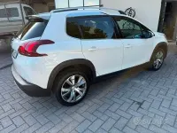 Begagnad Peugeot 2008 Allure 120 HK (88 kW) 2018 Vit SUV