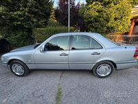 Usata Mercedes 190 105 CV (77 kW) 1995 Grigio Berlina