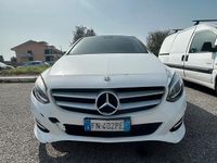 Usata Mercedes B180 AMG 109 CV (80 kW) 2018 Bianco Utilitaria