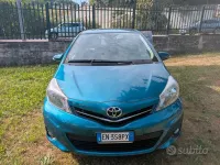 Usata Toyota Yaris Lounge 69 CV (50 kW) 2012 Blu Utilitaria