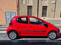 Usata Peugeot 107 Active 68 CV (50 kW) 2012 Rosso Utilitaria