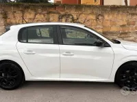 Usata Peugeot 208 75 CV (55 kW) 2023 Bianco Utilitaria
