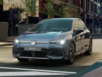 Nuova VW Golf VIII R-line Plus 150 CV (110 kW) 2026 Anemone blue metallizzato Berlina