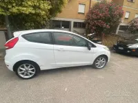 Usata Ford Fiesta 70 CV (51 kW) 2011 Bianco Berlina