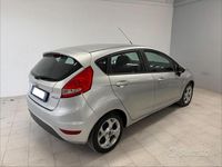 Usata Ford Fiesta Titanium 60 CV (44 kW) 2012 Grigio Utilitaria