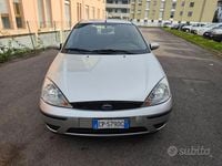 Usata Ford Focus Zetec 100 CV (73 kW) 2004 Grigio Berlina