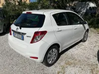 Usata Toyota Yaris Active 99 CV (72 kW) 2012 Bianco Utilitaria