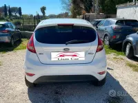 Usata Ford Fiesta 68 CV (50 kW) 2011 Bianco Furgone