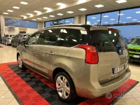 Usata Peugeot 5008 Allure 150 CV (110 kW) 2011 Beige Monovolume