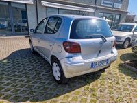 Usata Toyota Yaris Sol 74 CV (54 kW) 2005 Grigio Berlina