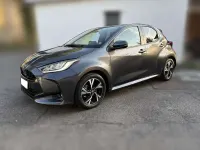 Usata Toyota Yaris Hybrid Trend 92 CV (67 kW) 2024 Grigio Berlina