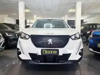 Usata Peugeot 2008 Active 110 CV (80 kW) 2022 Bianco SUV
