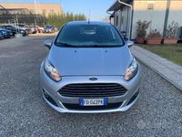 Usata Ford Fiesta 75 CV (55 kW) 2016 Grigio Berlina