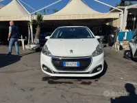 Usata Peugeot 208 Active 68 CV (50 kW) 2016 Bianco Utilitaria