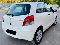 Usata Toyota Yaris 69 CV (50 kW) 2010 Bianco Utilitaria