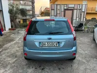 Usata Ford Fiesta Titanium 68 CV (50 kW) 2007 Bluazzurro Utilitaria
